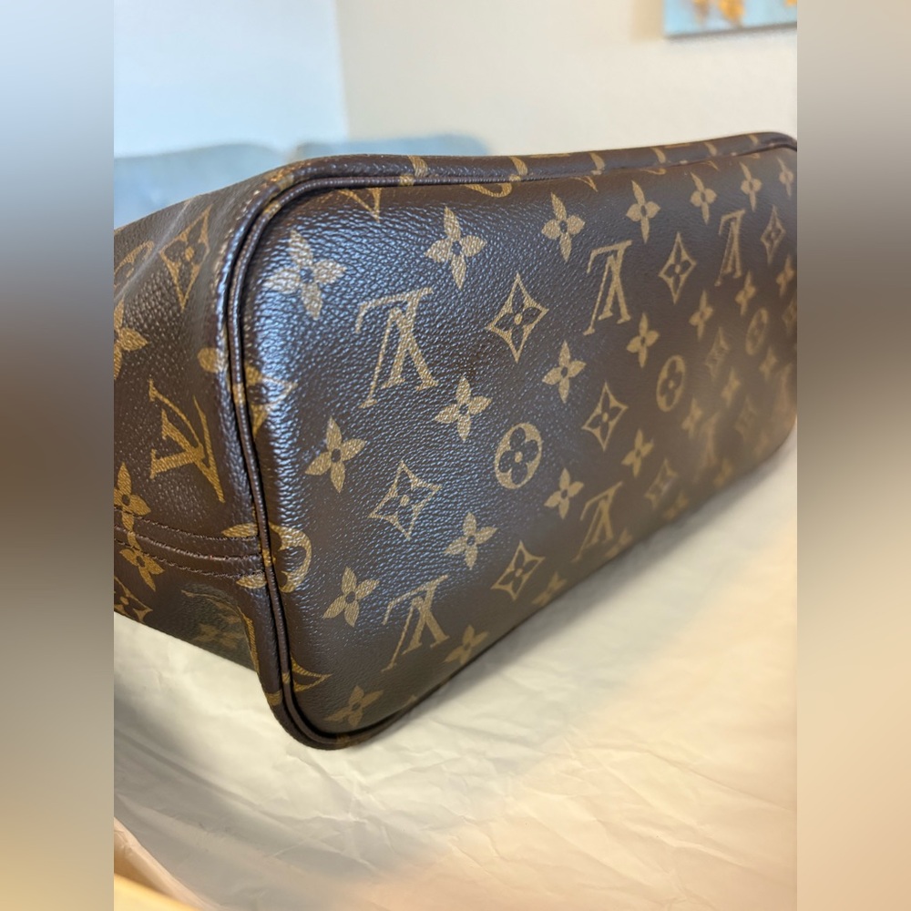 Authentic Louis Vuitton Nevergull MM monogram bag
Pre-owned/Like new - Picture 6 of 16